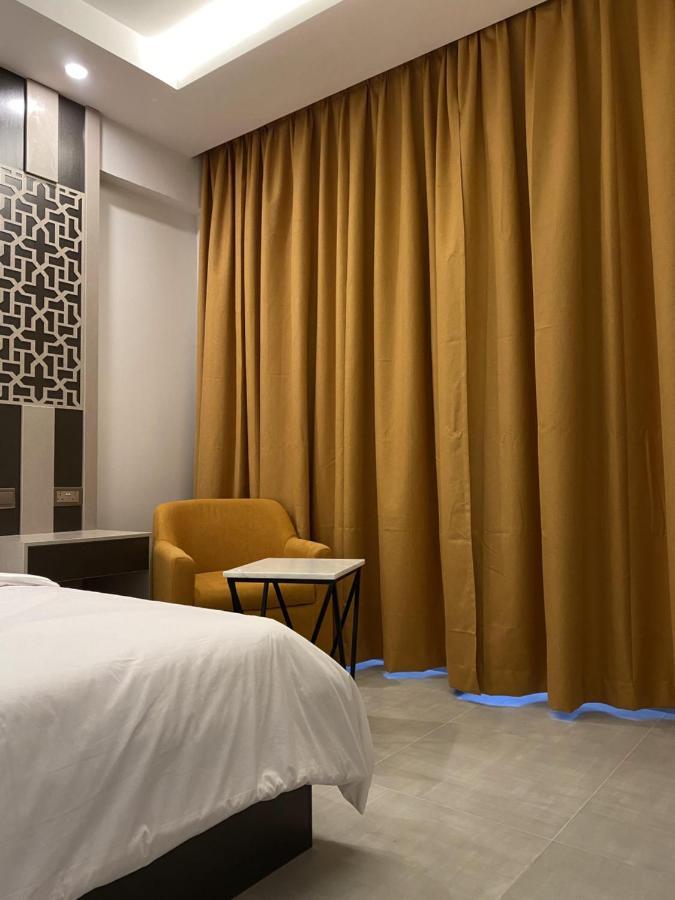 Alfalak Hotel Seeb Exterior foto