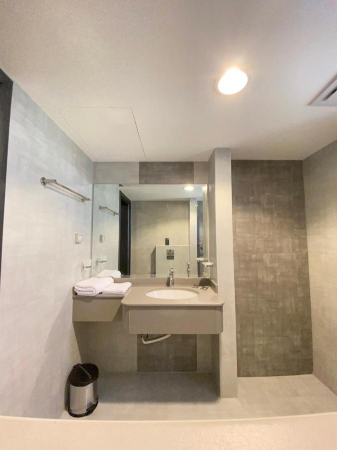 Alfalak Hotel Seeb Exterior foto